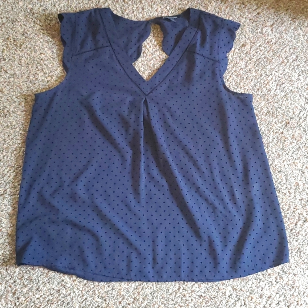 Sleevless blouse